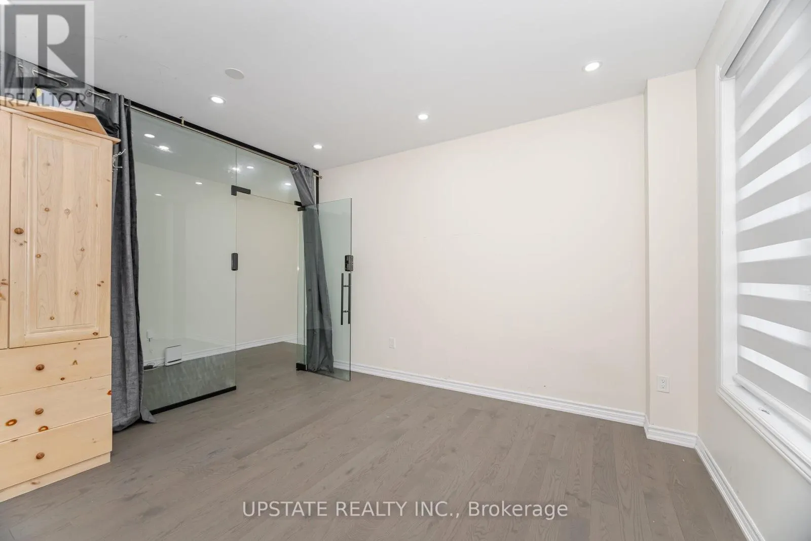 2 JENWOOD CRESCENT
