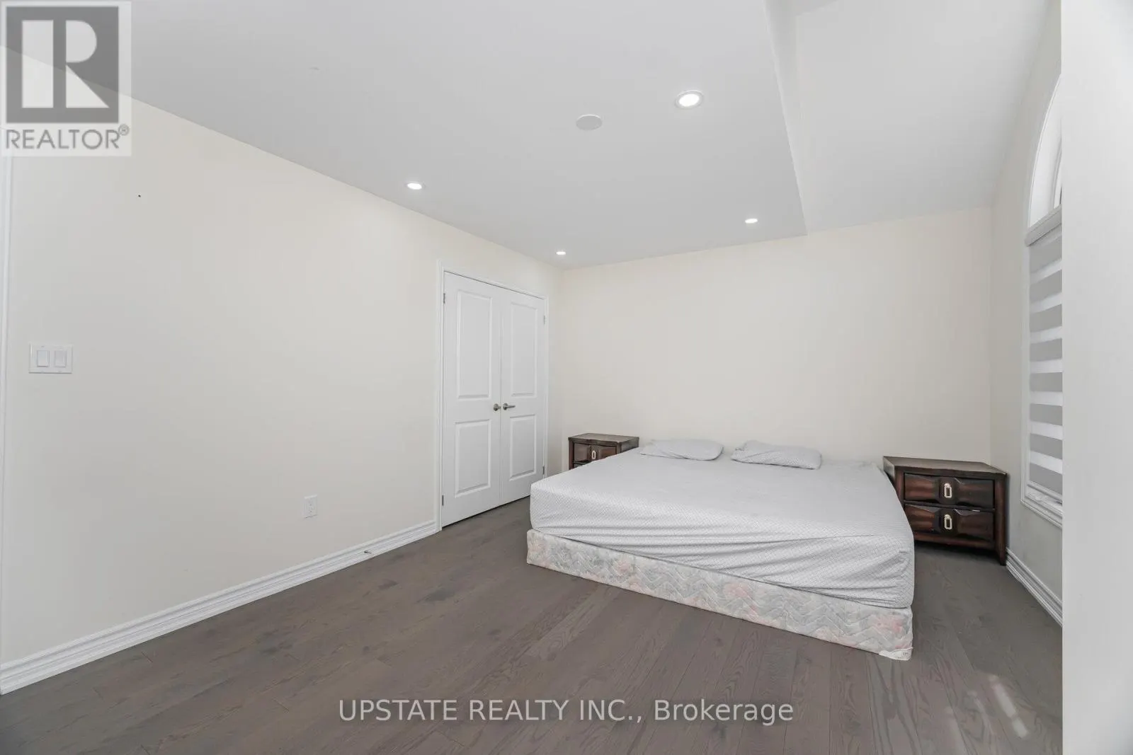 2 JENWOOD CRESCENT