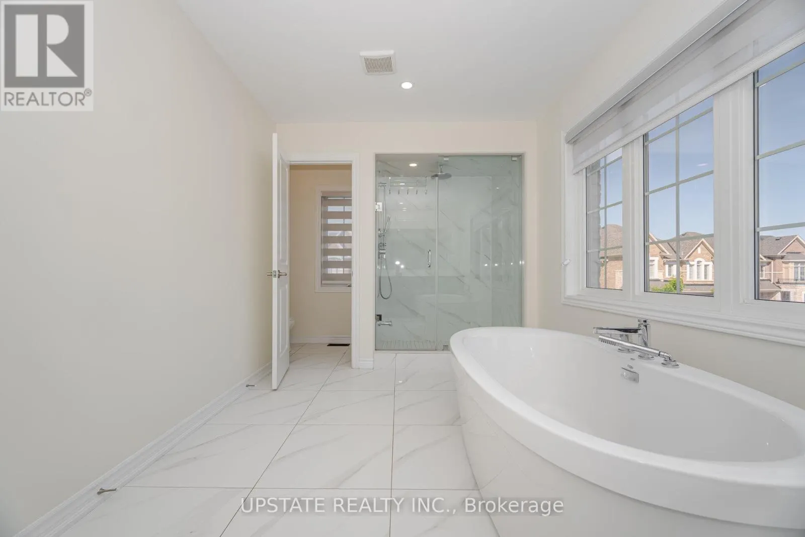 2 JENWOOD CRESCENT