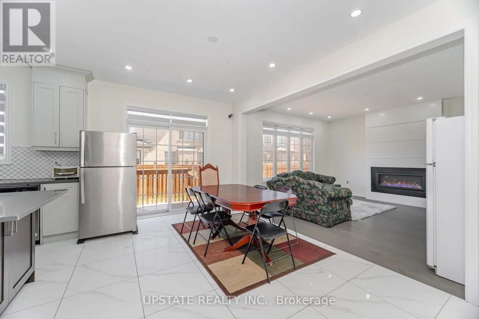 2 JENWOOD CRESCENT