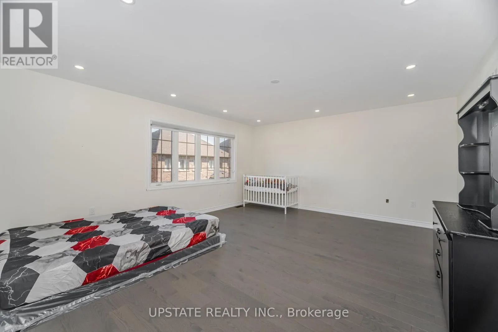 2 JENWOOD CRESCENT