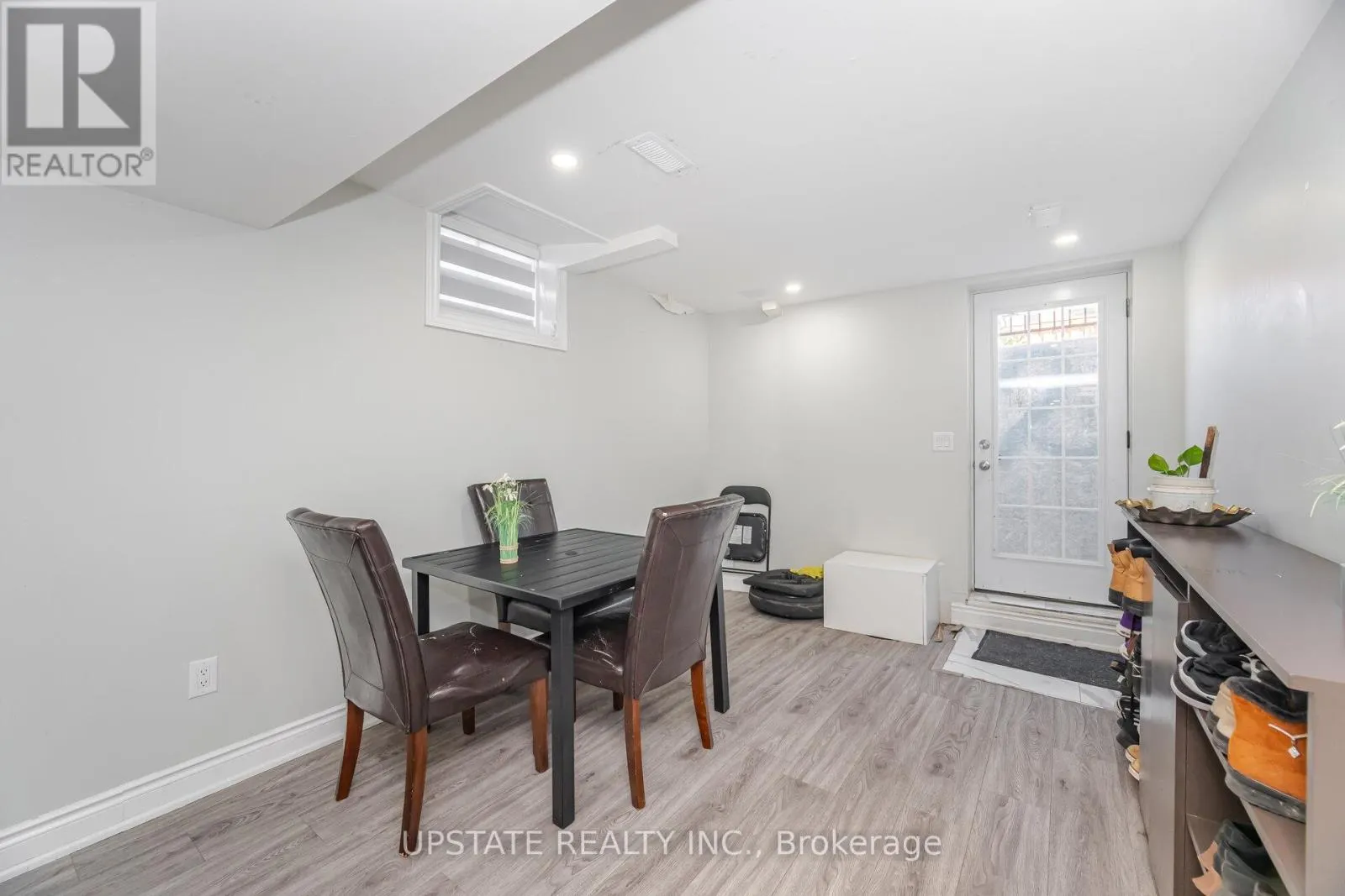 2 JENWOOD CRESCENT