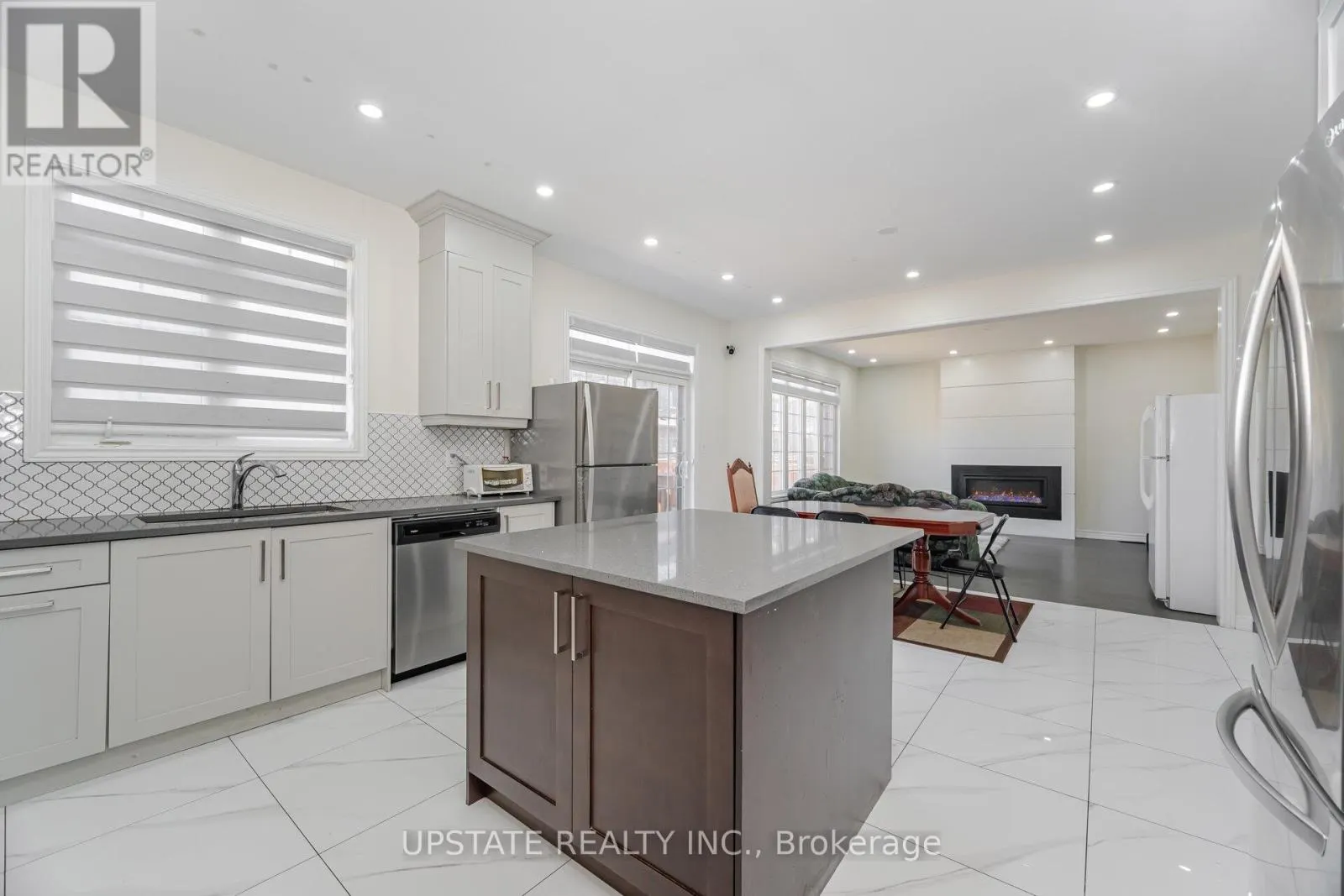 2 JENWOOD CRESCENT