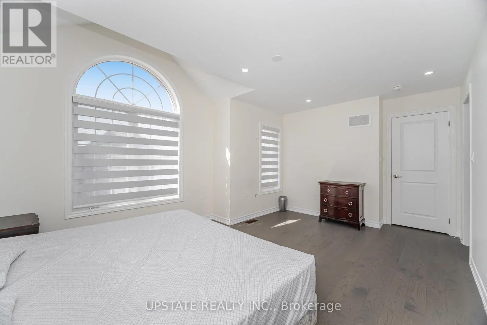 2 JENWOOD CRESCENT