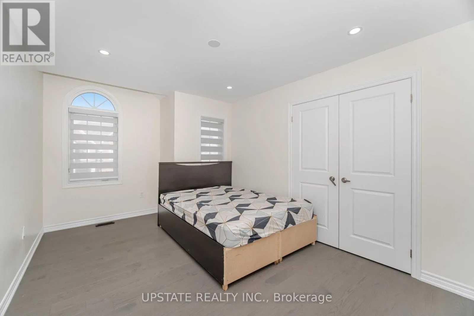 2 JENWOOD CRESCENT