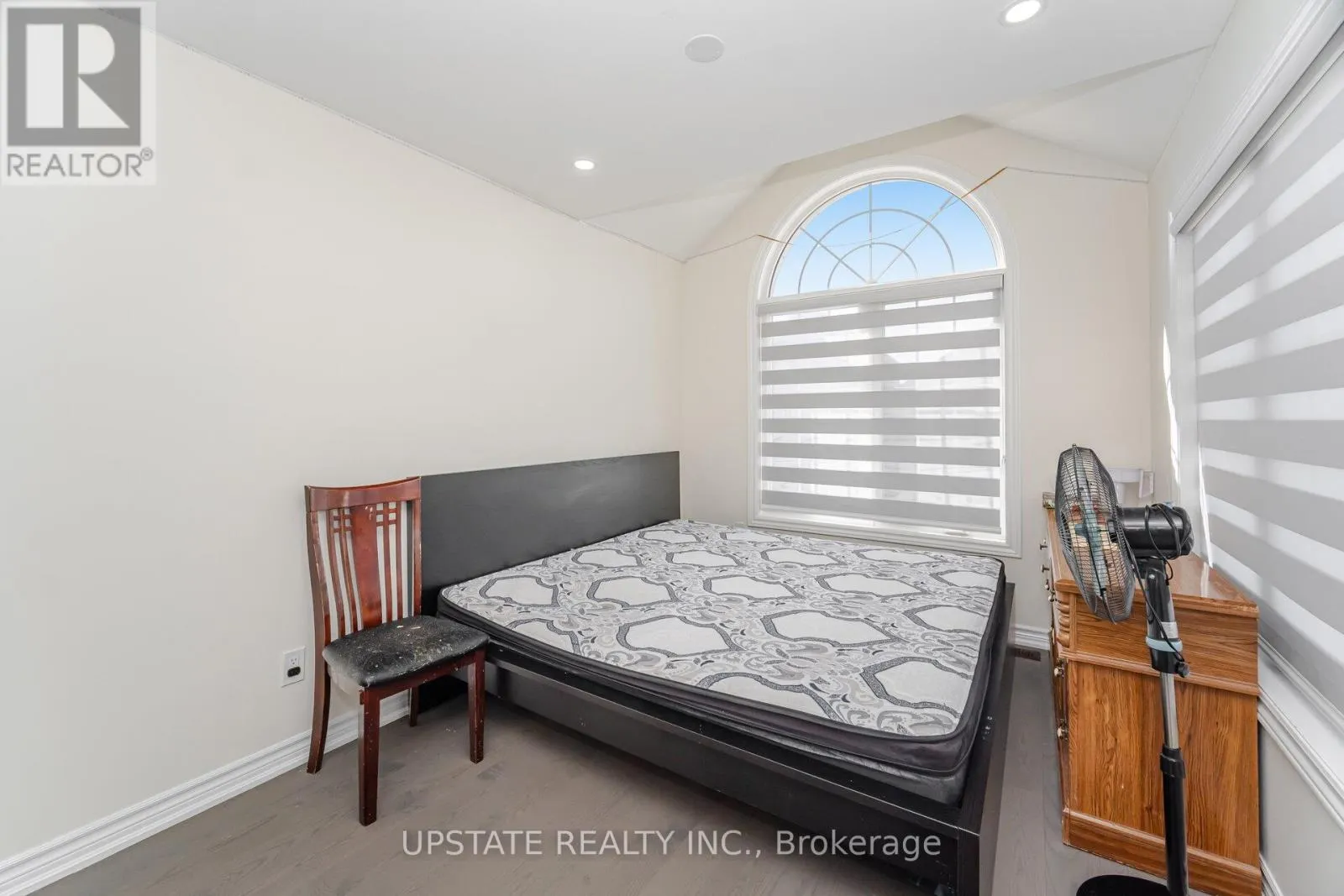 2 JENWOOD CRESCENT
