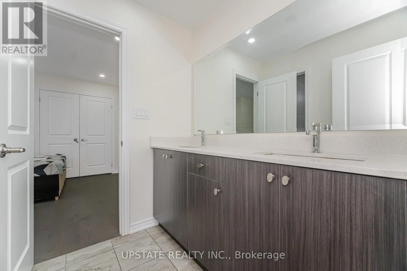 2 JENWOOD CRESCENT