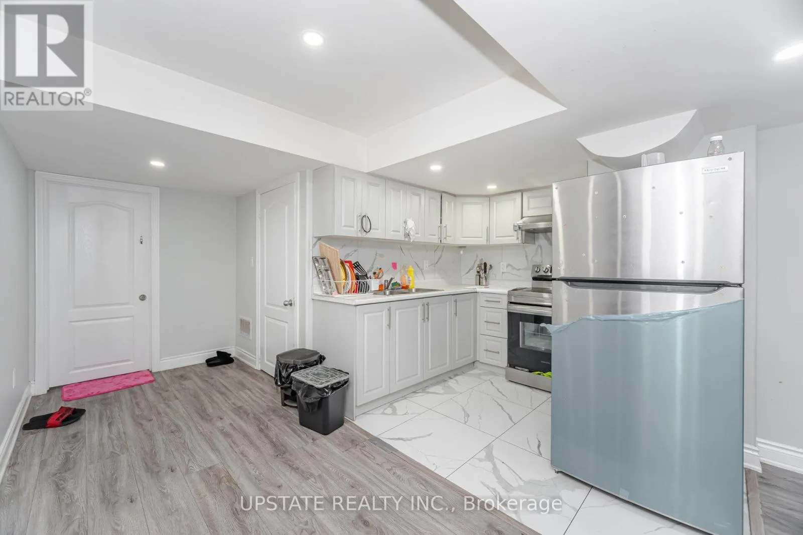 2 JENWOOD CRESCENT