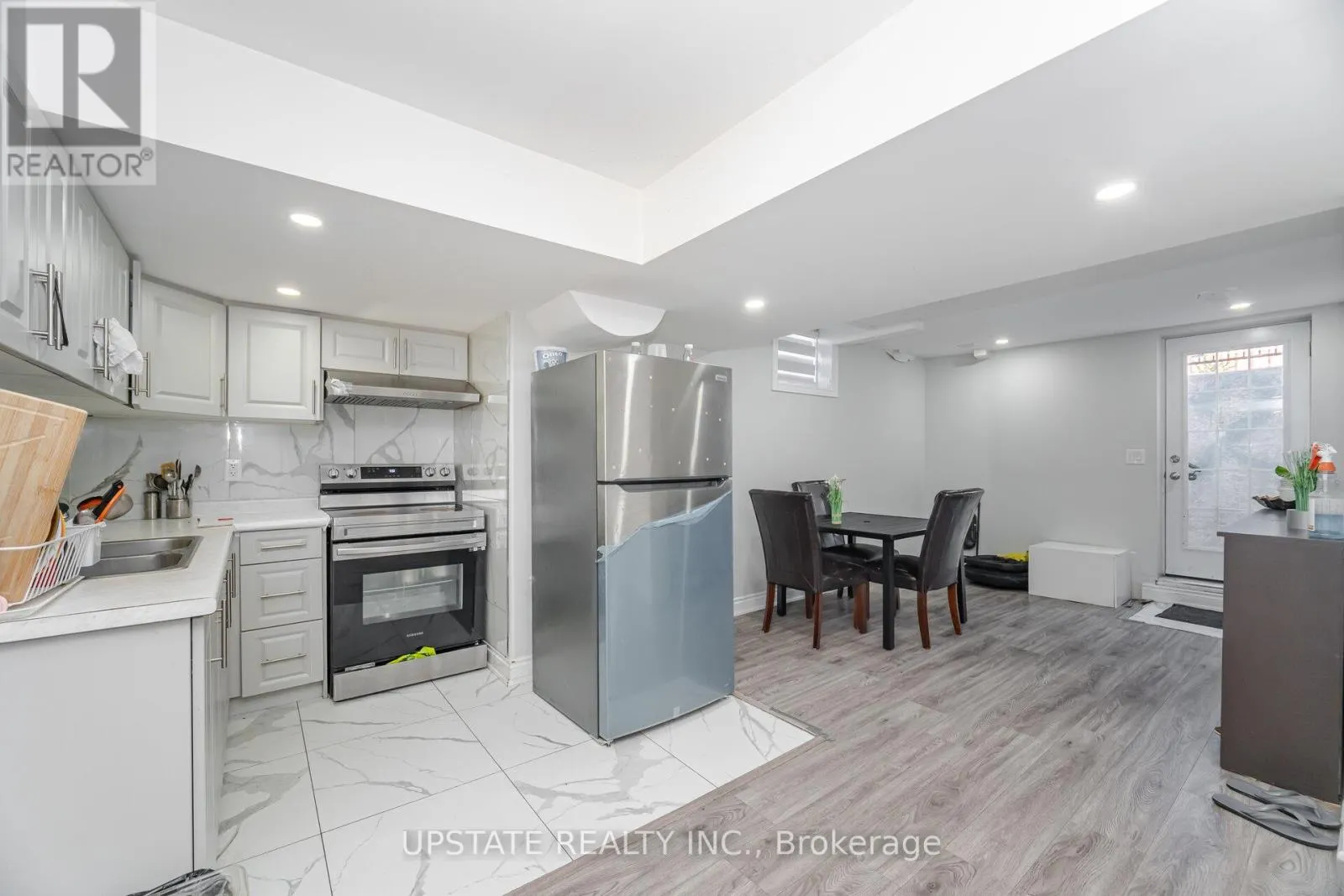 2 JENWOOD CRESCENT