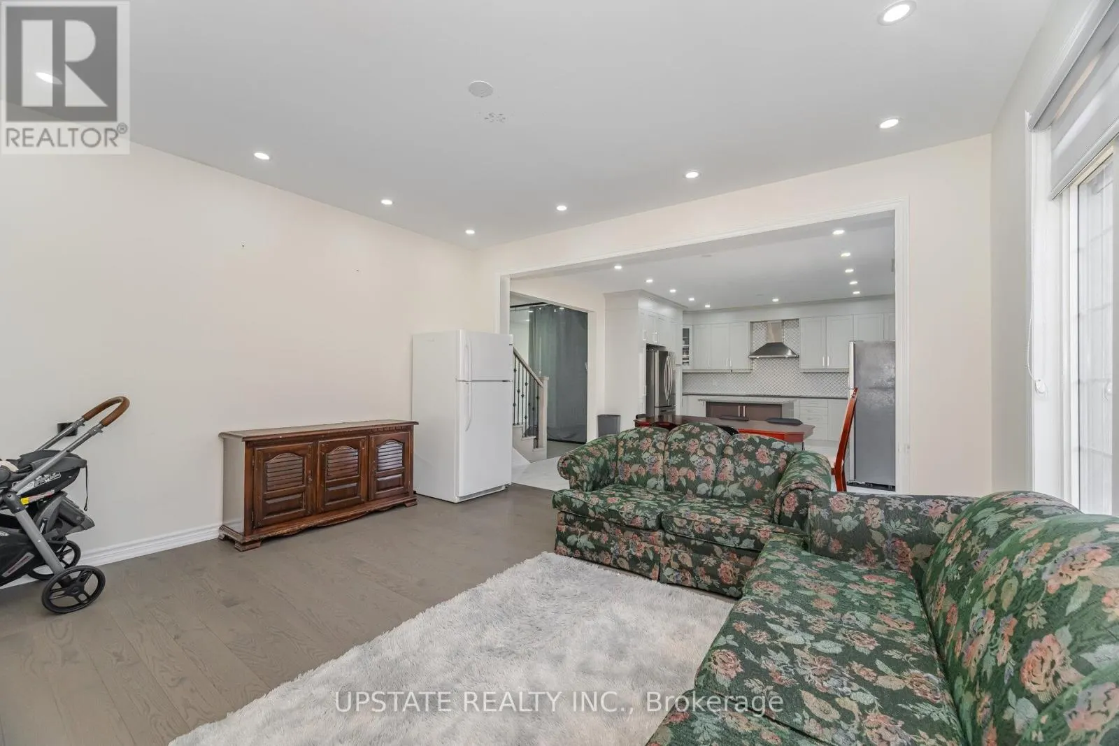 2 JENWOOD CRESCENT