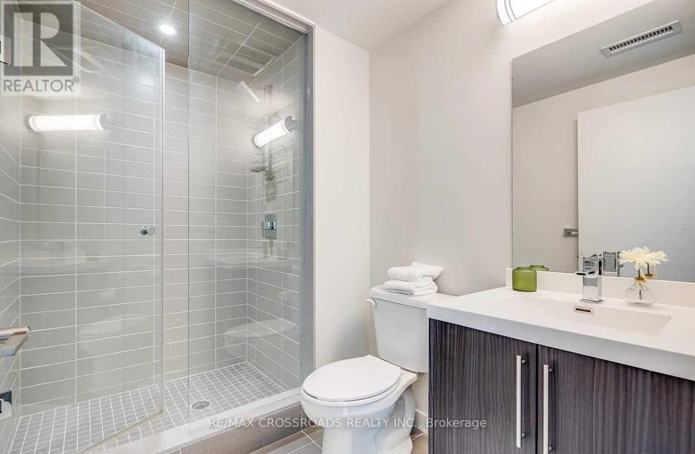 502 - 2093 FAIRVIEW STREET
