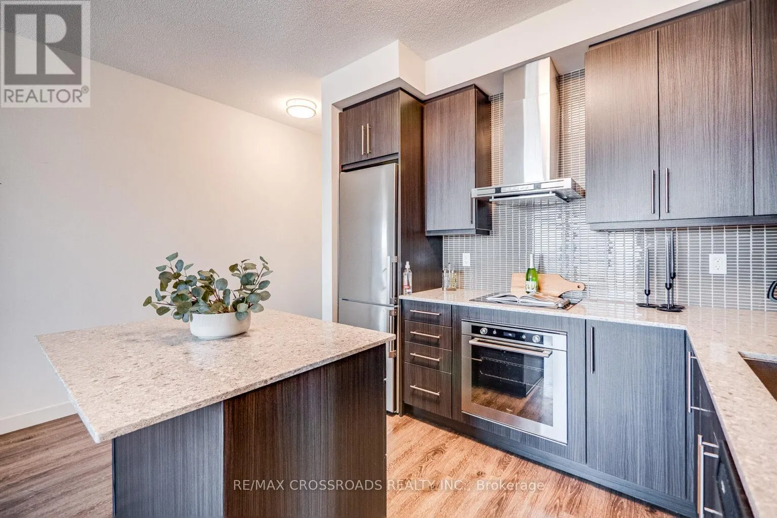 502 - 2093 FAIRVIEW STREET