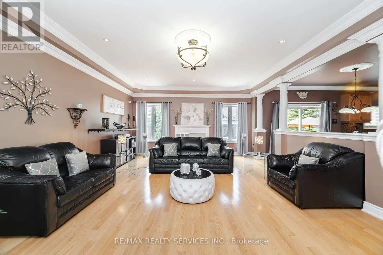 6 HUGO ROAD