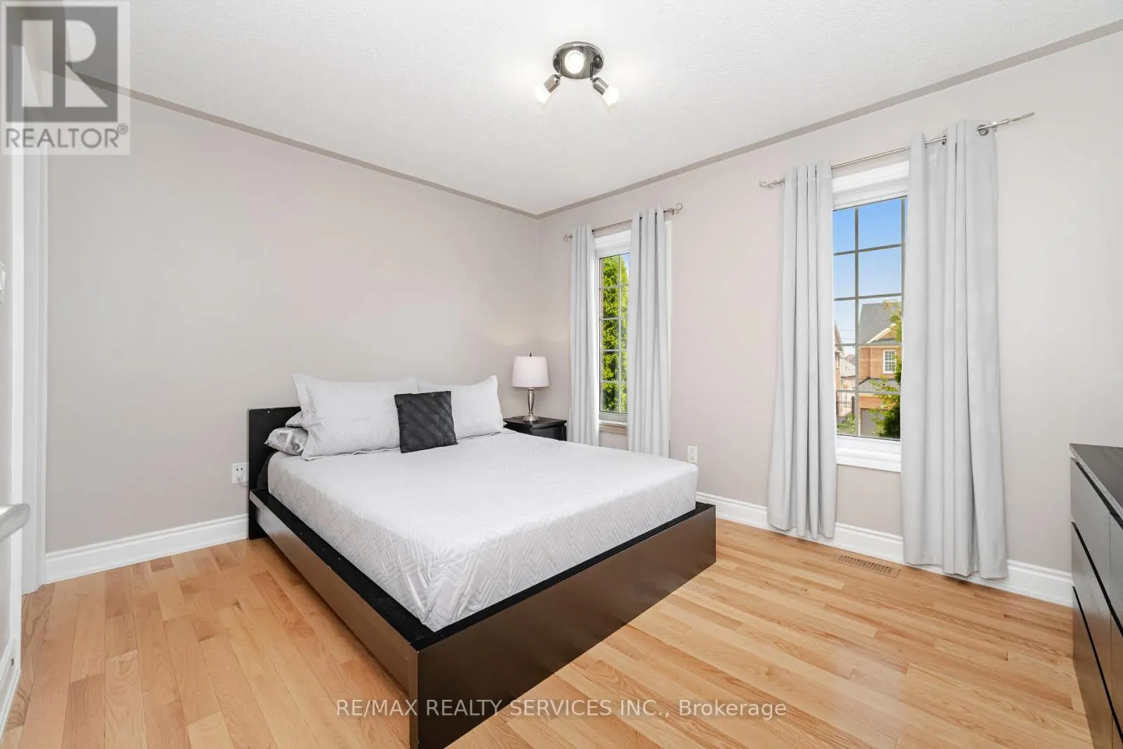 6 HUGO ROAD