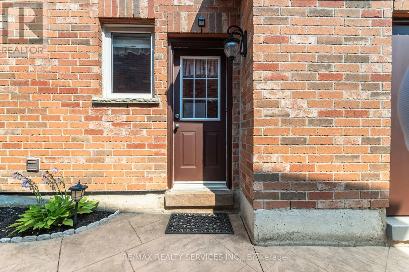 6 HUGO ROAD