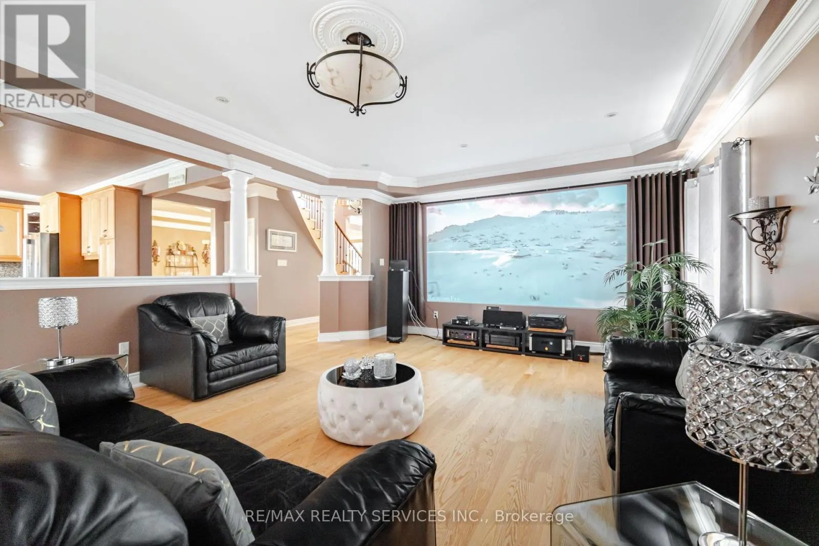 6 HUGO ROAD
