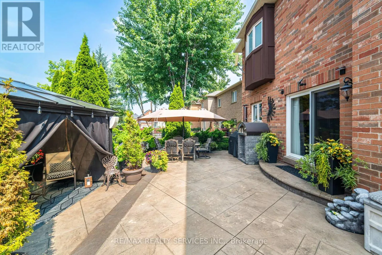 6 HUGO ROAD