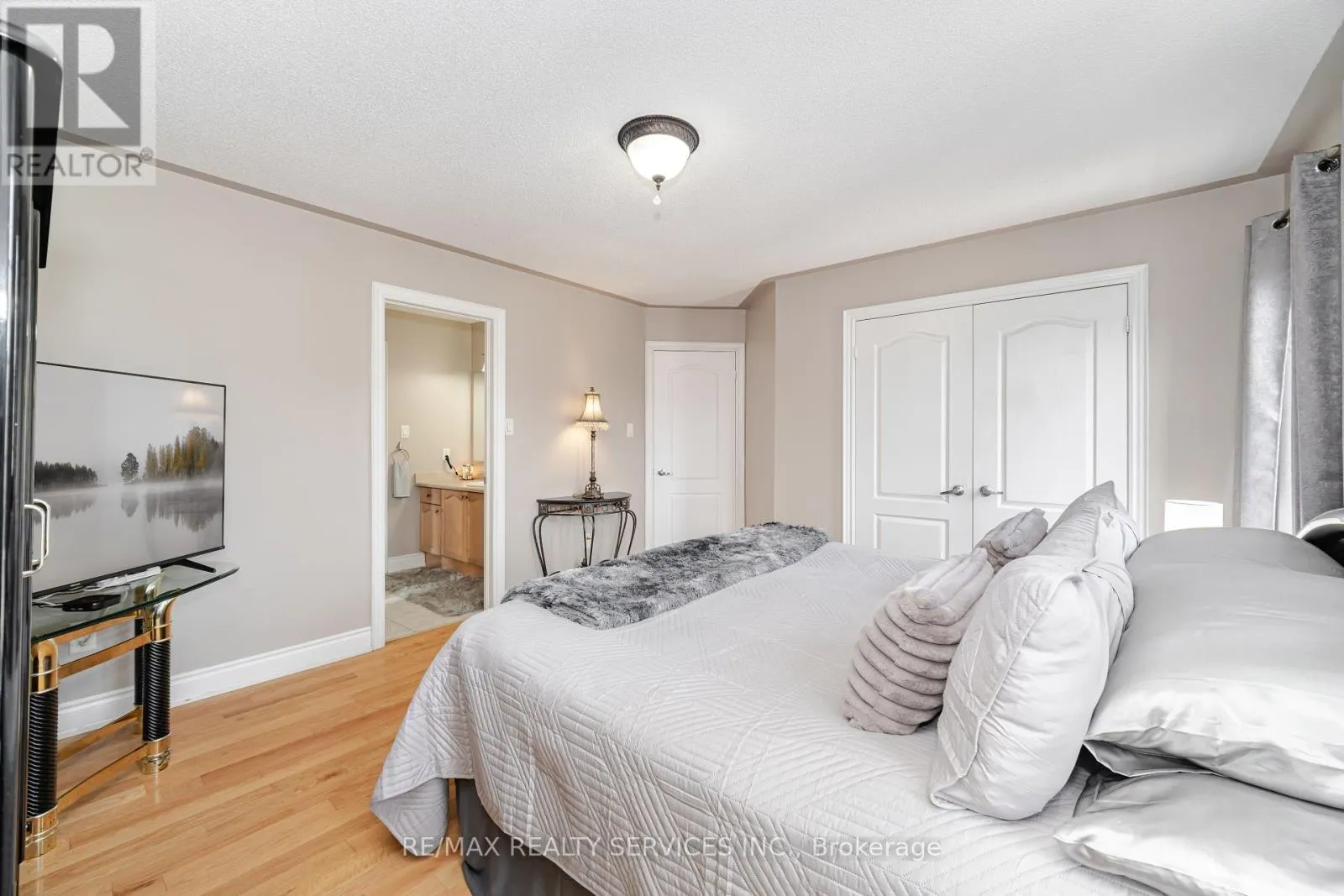 6 HUGO ROAD