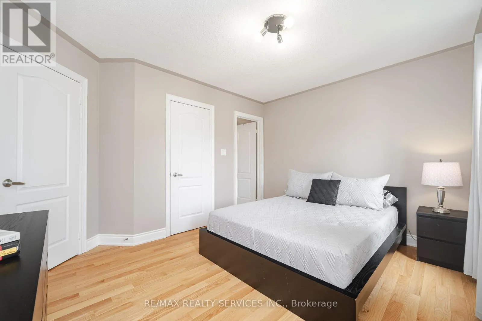 6 HUGO ROAD