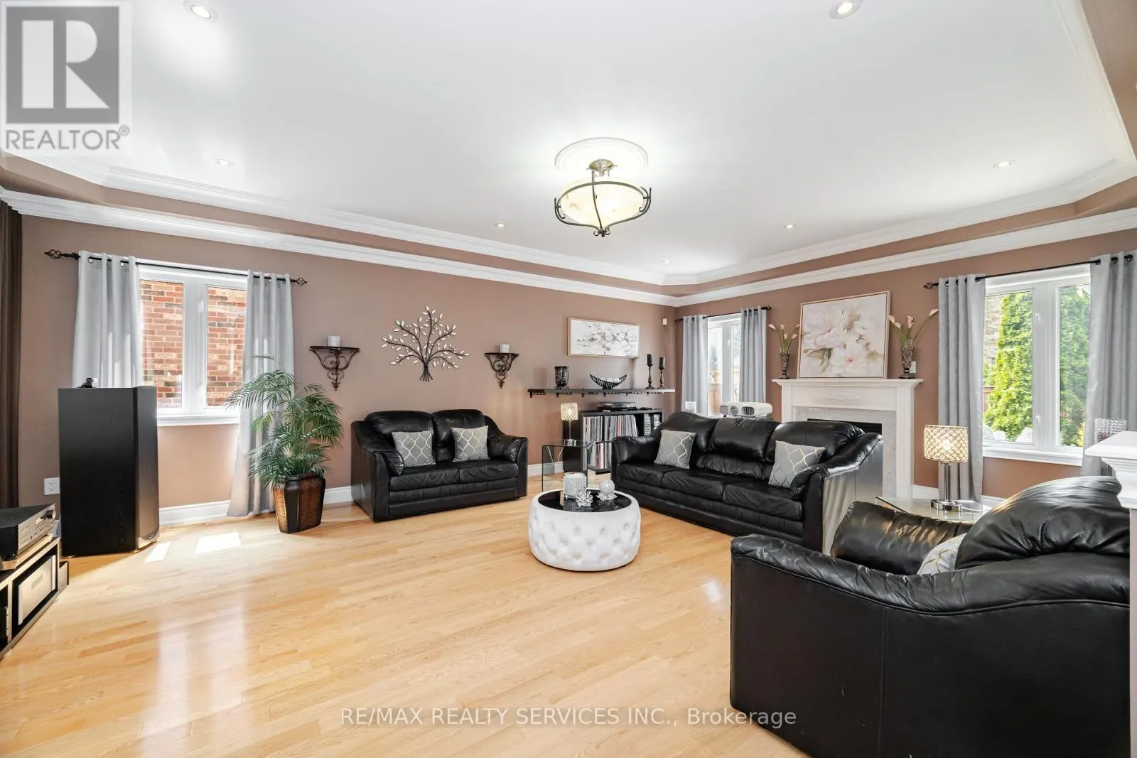 6 HUGO ROAD