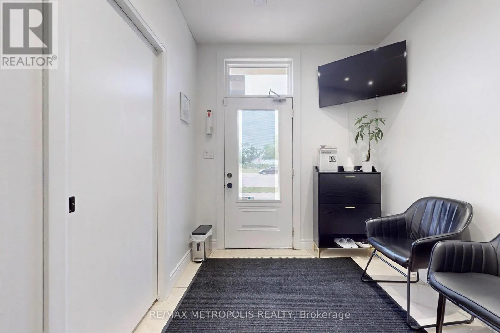 2 - 103 INSPIRE BOULEVARD