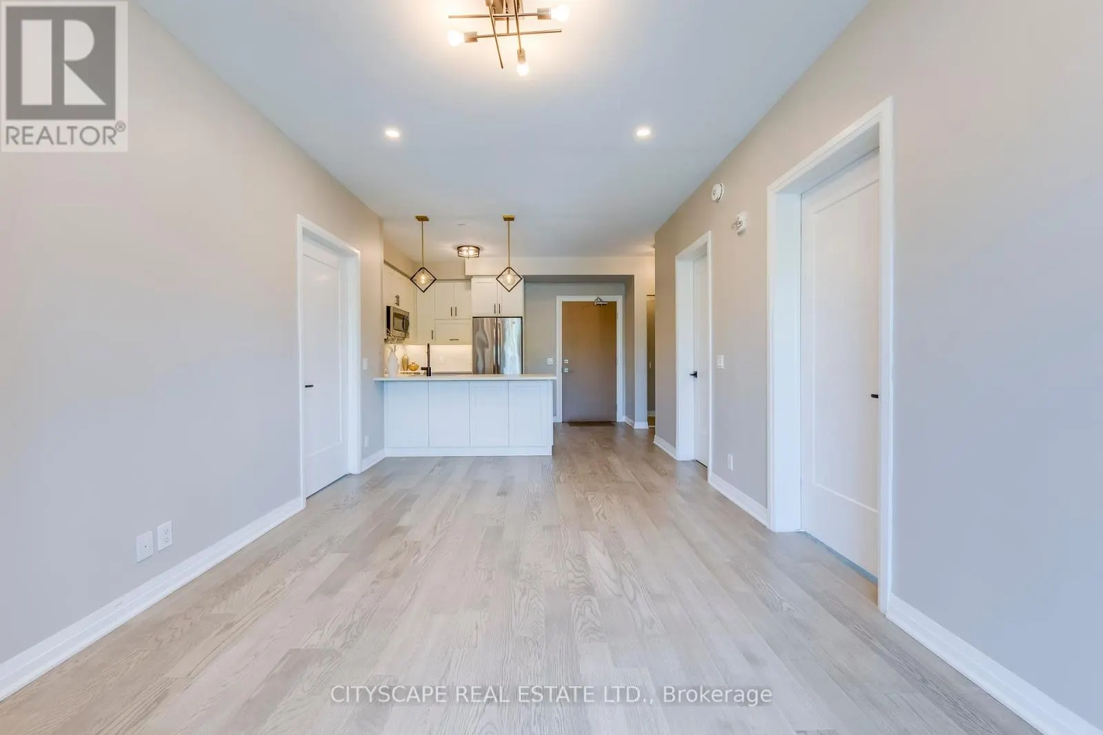 205 - 128 GROVEWOOD COMMON
