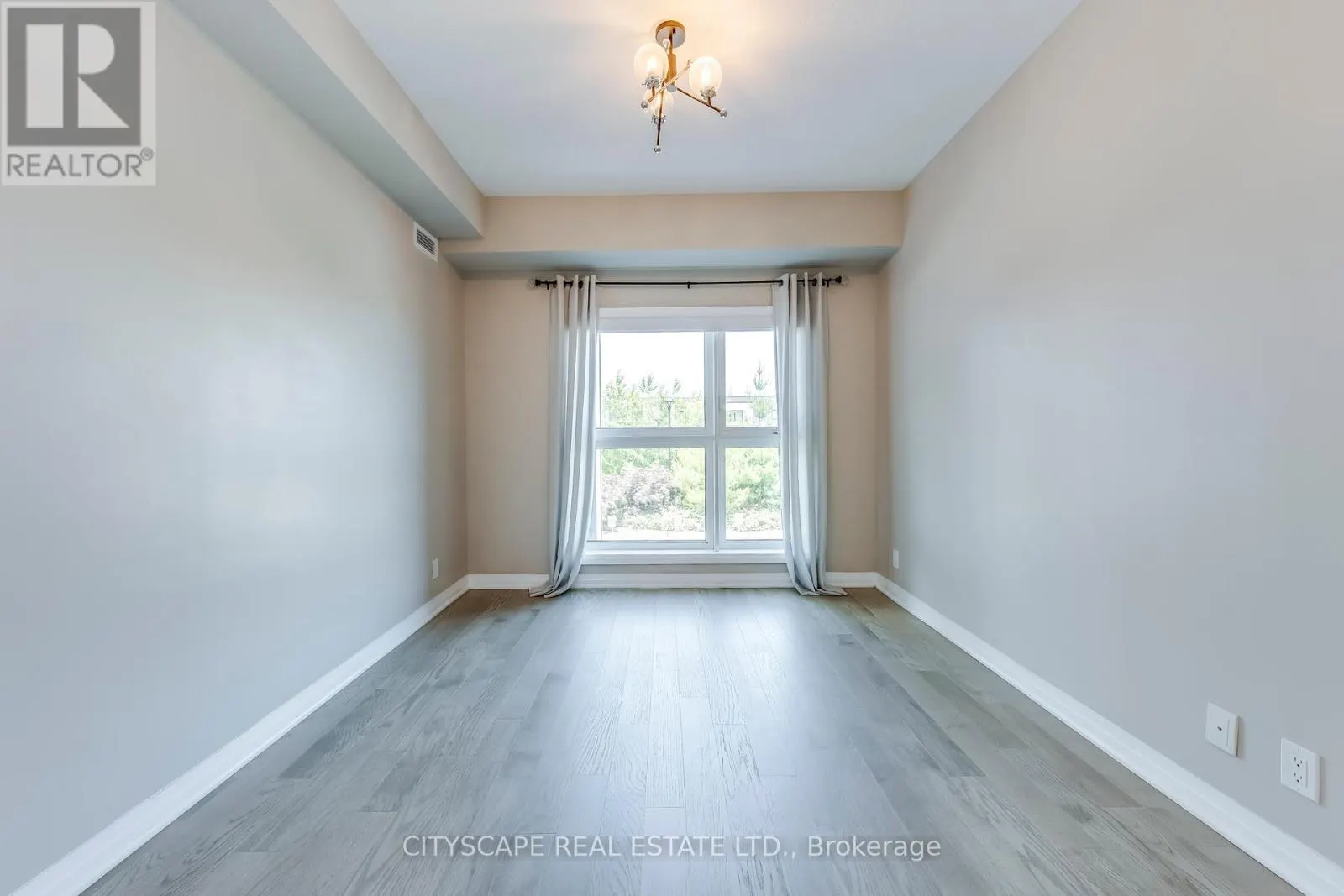 205 - 128 GROVEWOOD COMMON