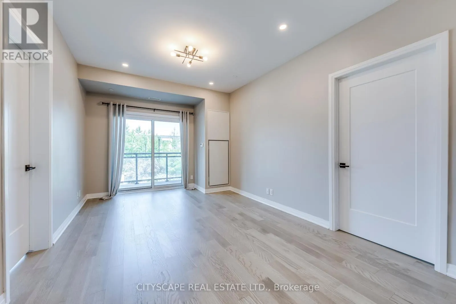 205 - 128 GROVEWOOD COMMON