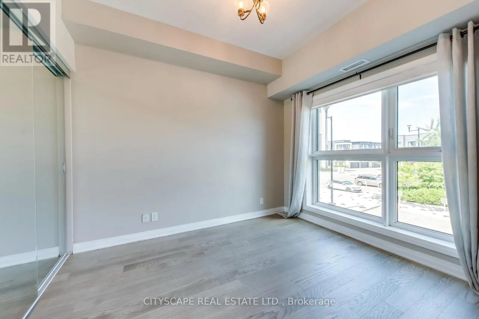 205 - 128 GROVEWOOD COMMON