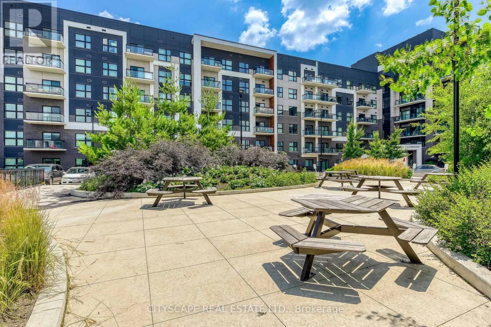 205 - 128 GROVEWOOD COMMON