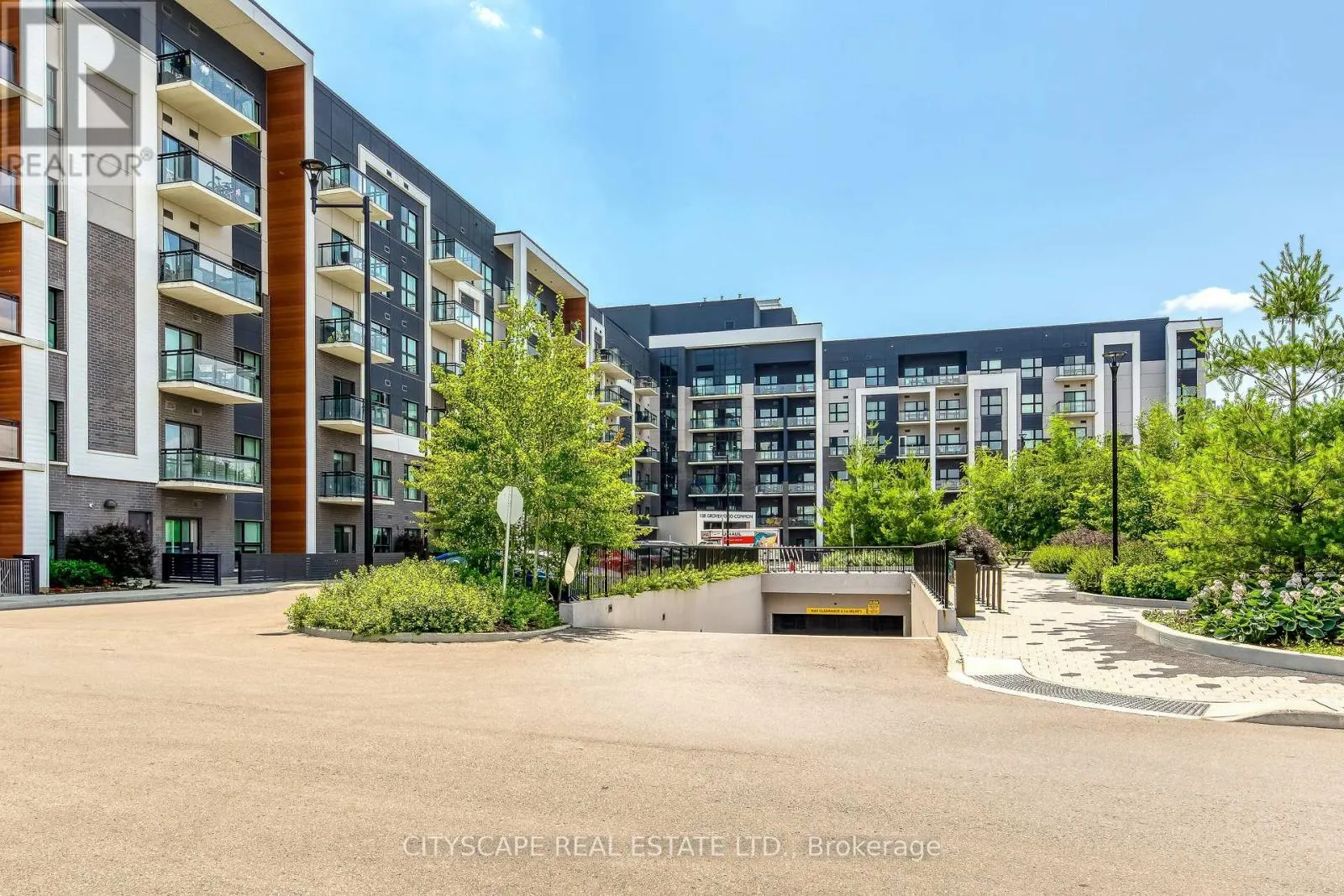 205 - 128 GROVEWOOD COMMON