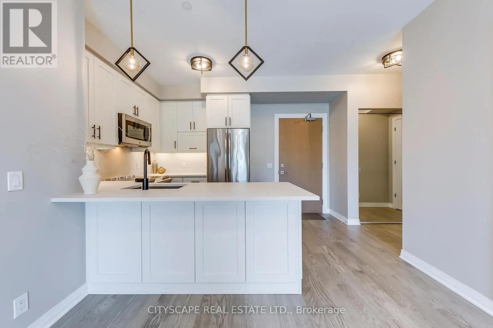 205 - 128 GROVEWOOD COMMON
