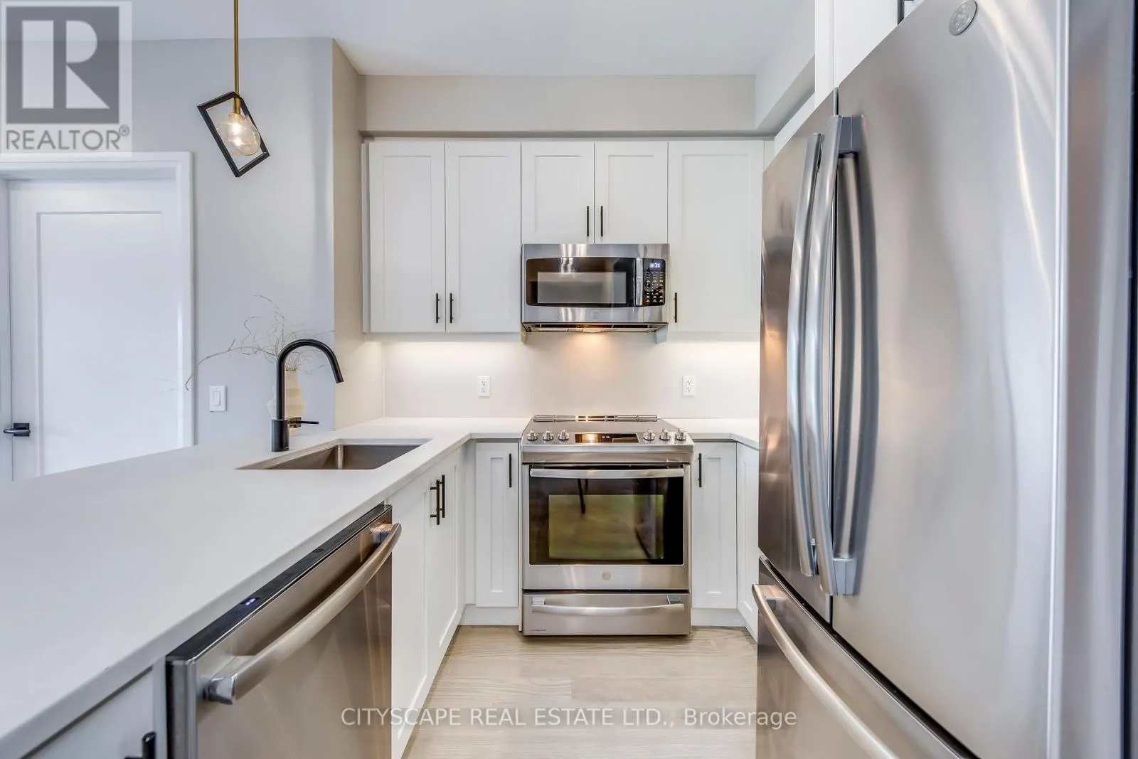 205 - 128 GROVEWOOD COMMON