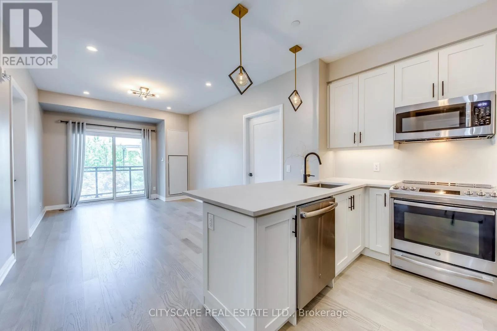 205 - 128 GROVEWOOD COMMON