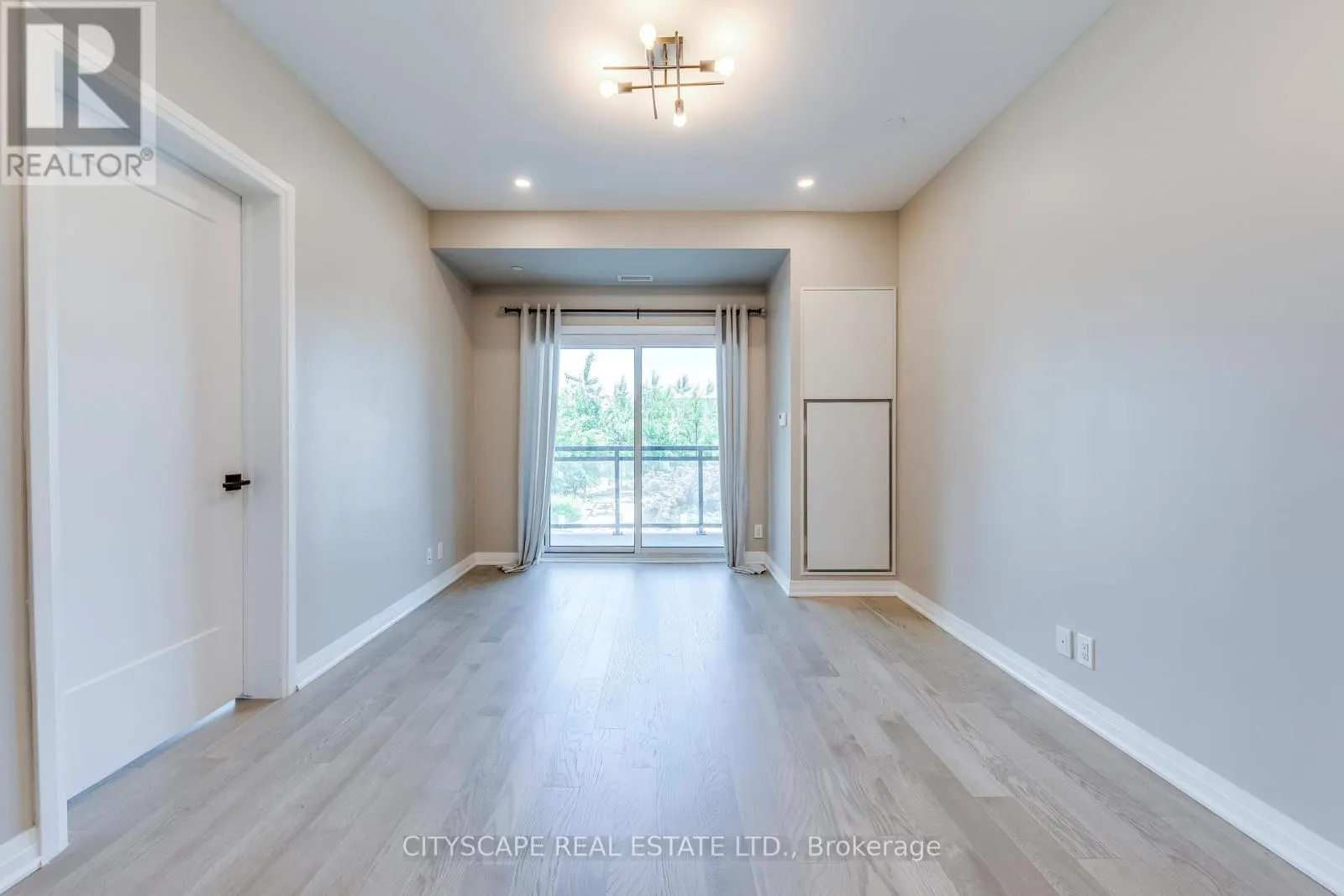 205 - 128 GROVEWOOD COMMON