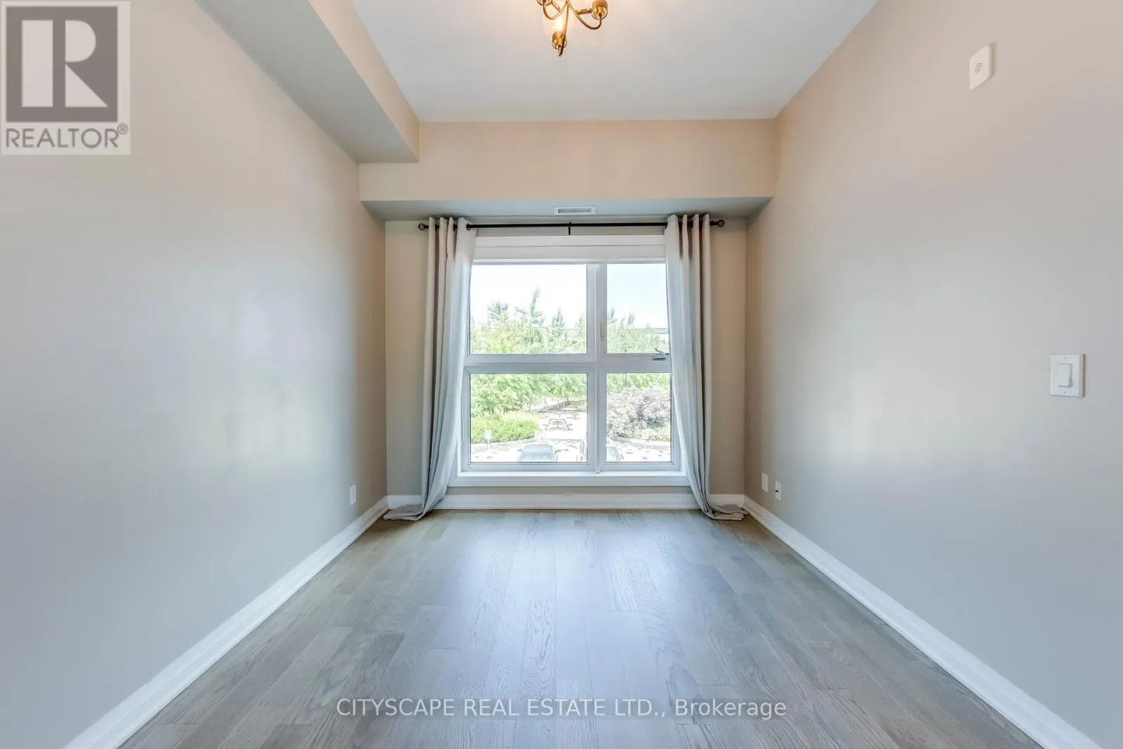 205 - 128 GROVEWOOD COMMON