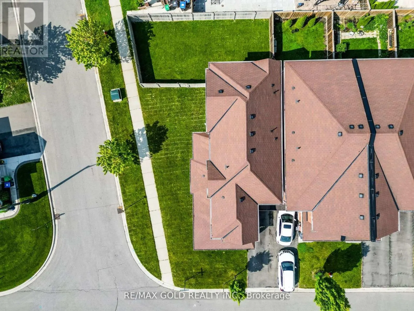 37 KEMPENFELT DRIVE