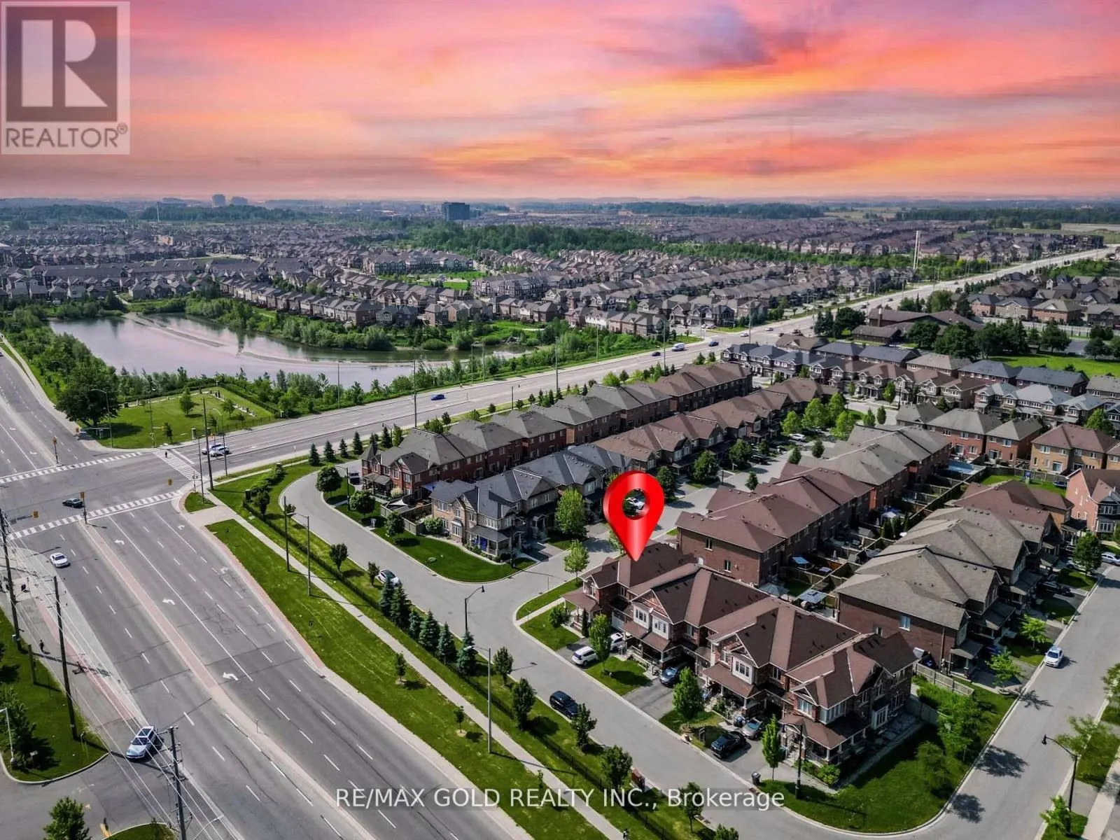 37 KEMPENFELT DRIVE