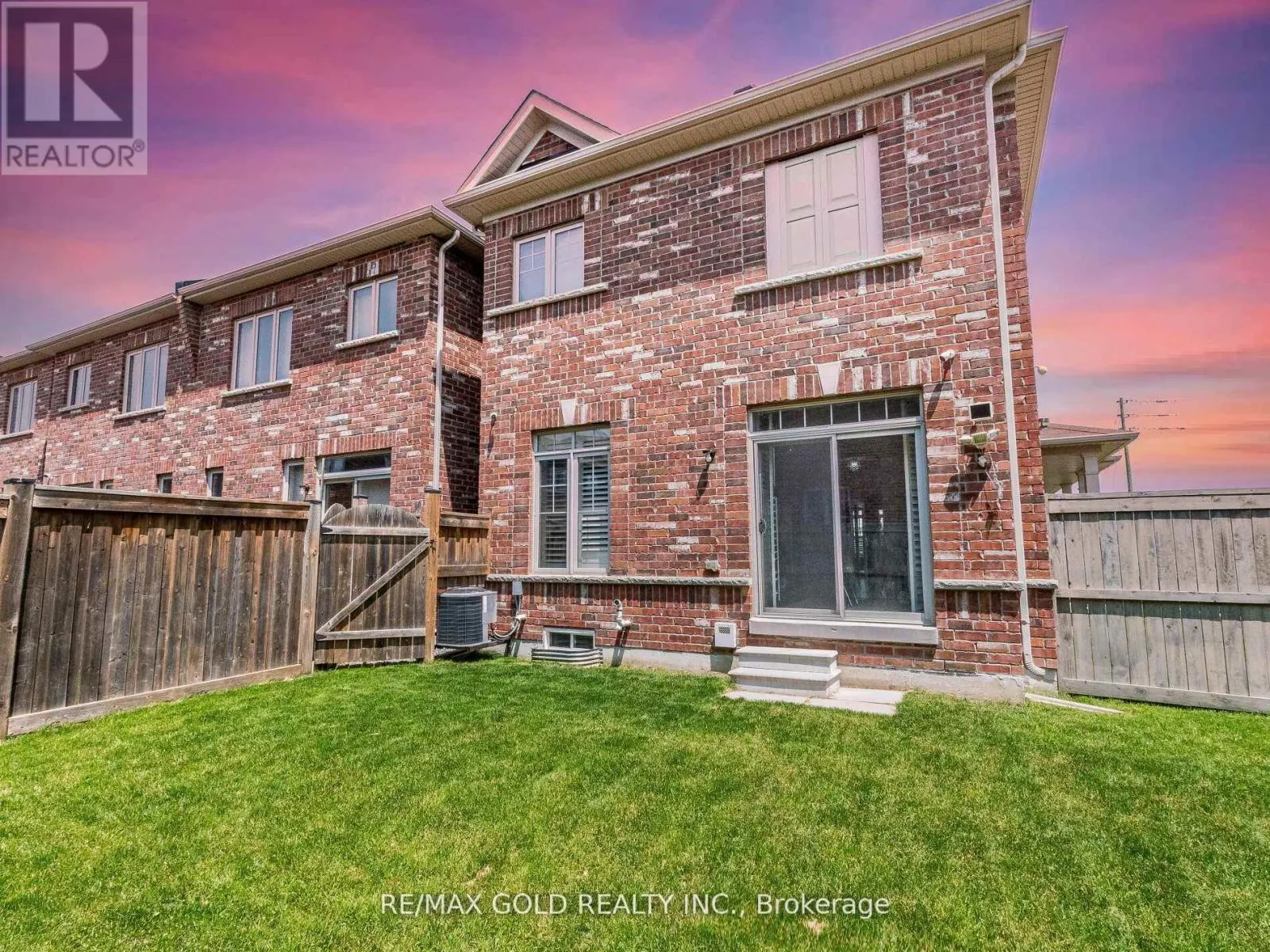37 KEMPENFELT DRIVE