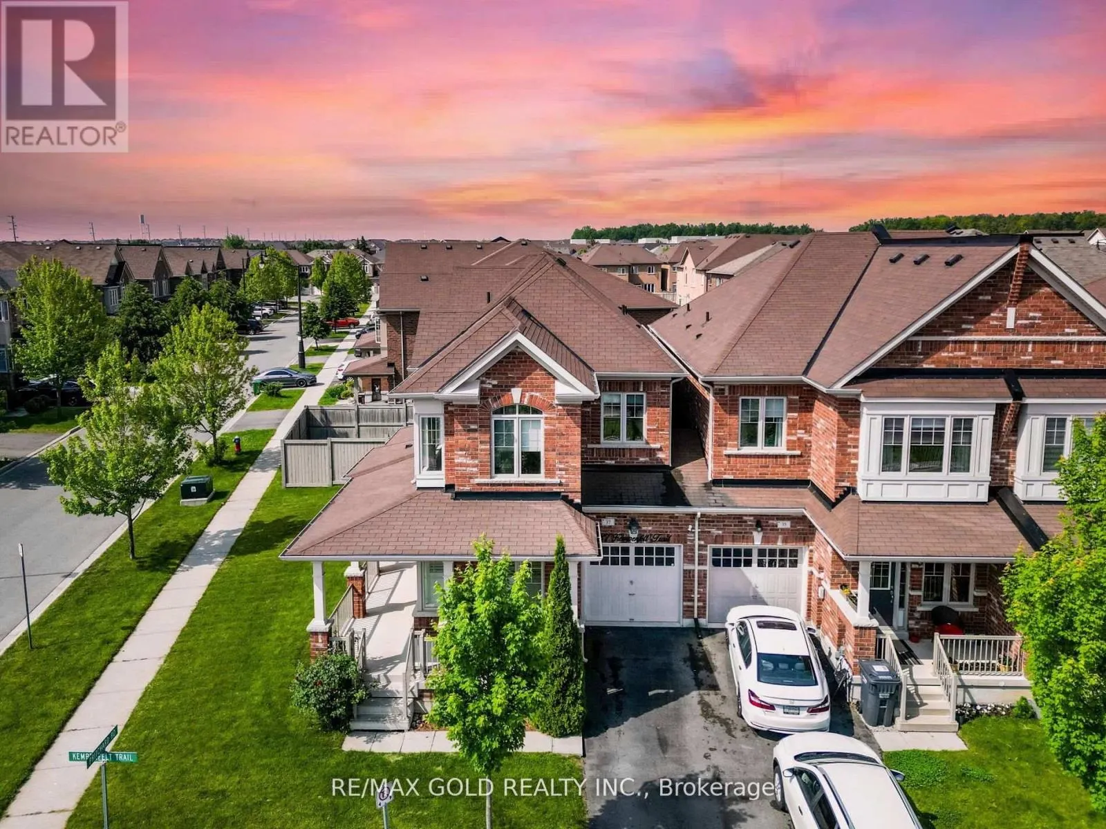 37 KEMPENFELT DRIVE
