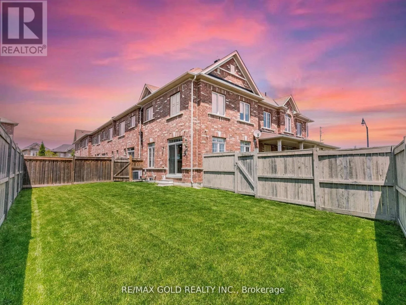 37 KEMPENFELT DRIVE