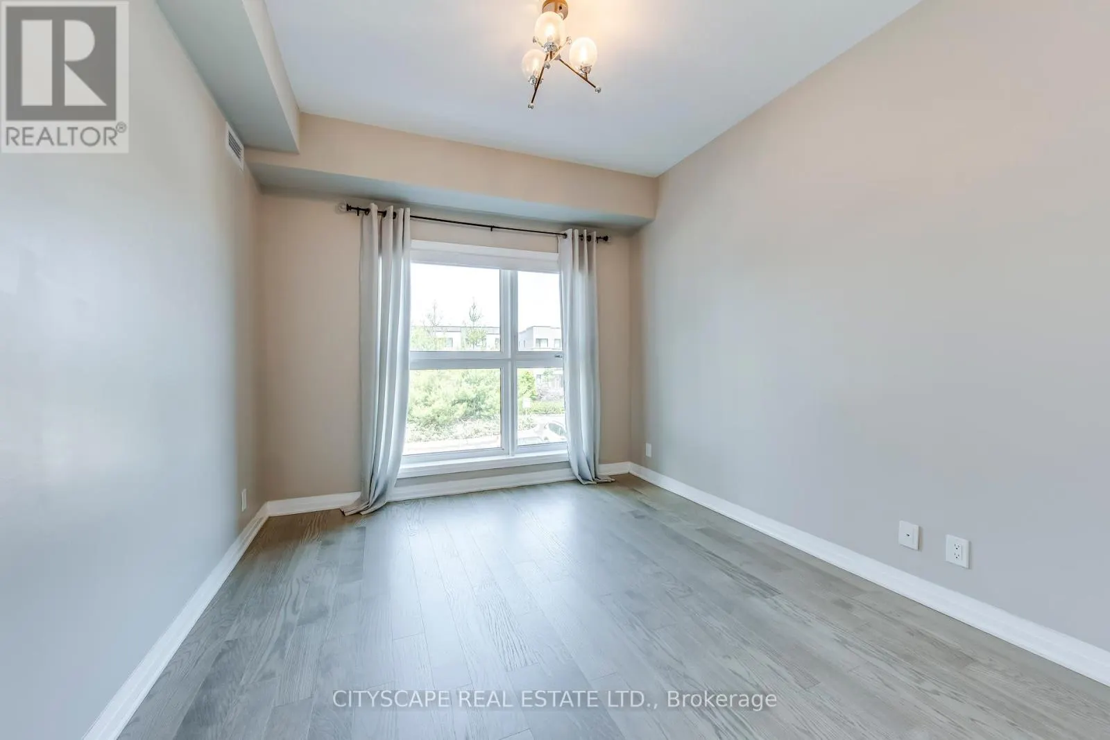 205 - 128 GROVEWOOD COMMON