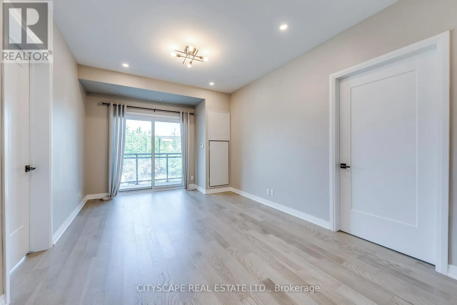 205 - 128 GROVEWOOD COMMON