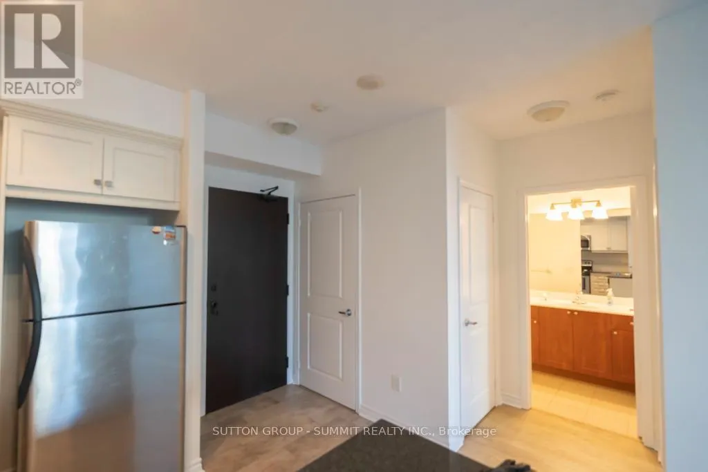608 - 385 PRINCE OF WALES DRIVE