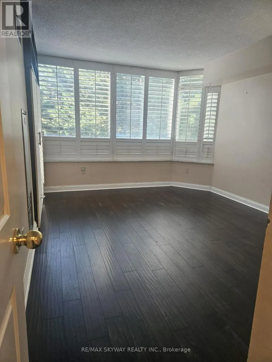 205 - 24 HANOVER ROAD