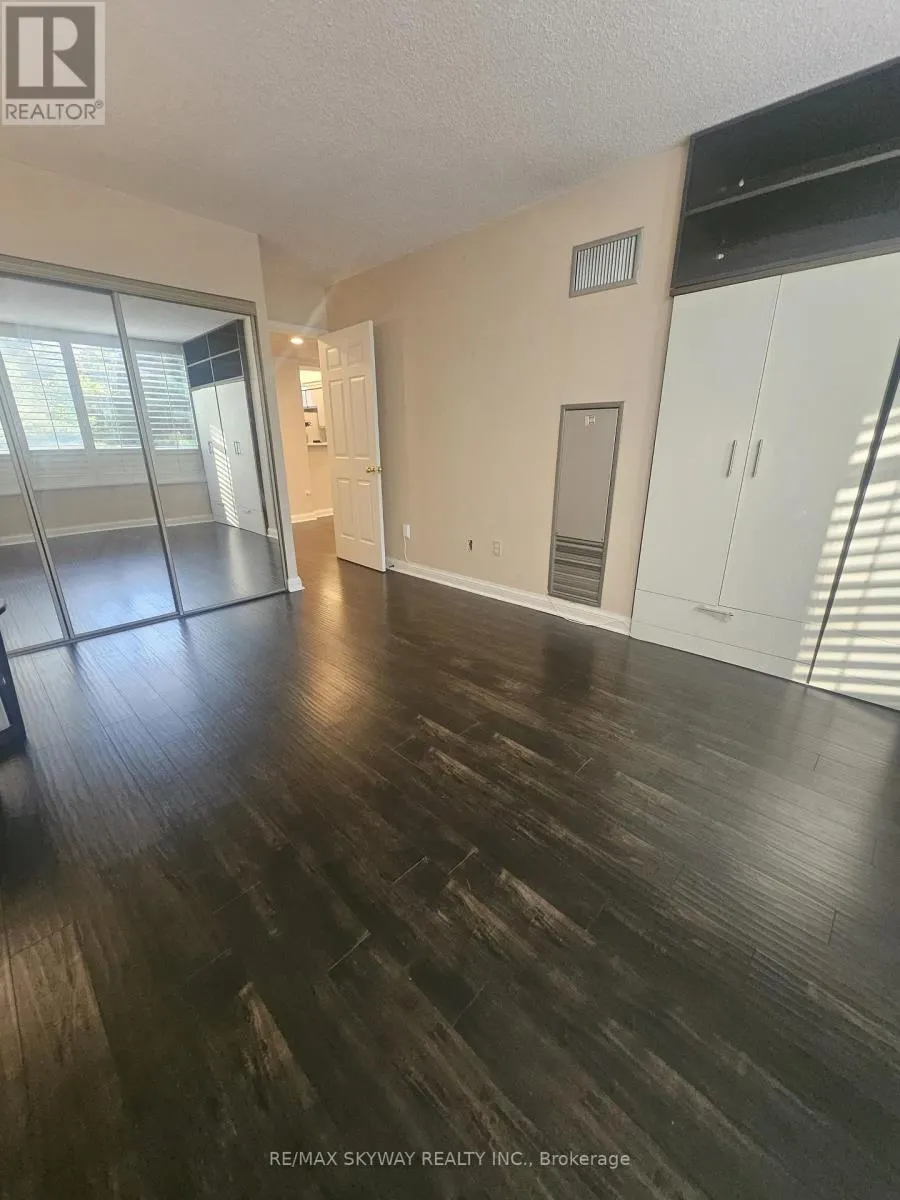 205 - 24 HANOVER ROAD