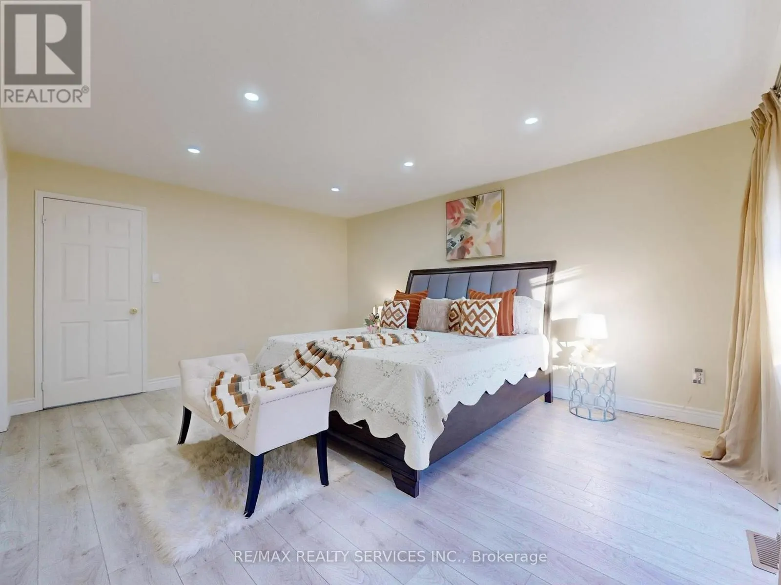 96 - 5230 GLEN ERIN DRIVE