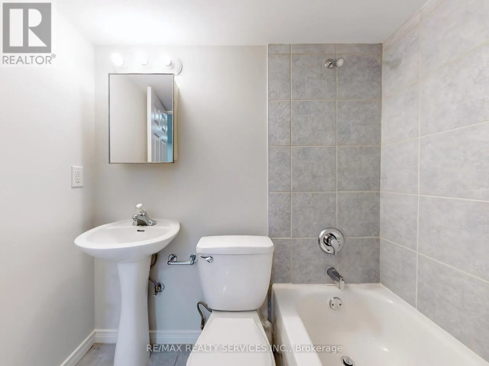 96 - 5230 GLEN ERIN DRIVE