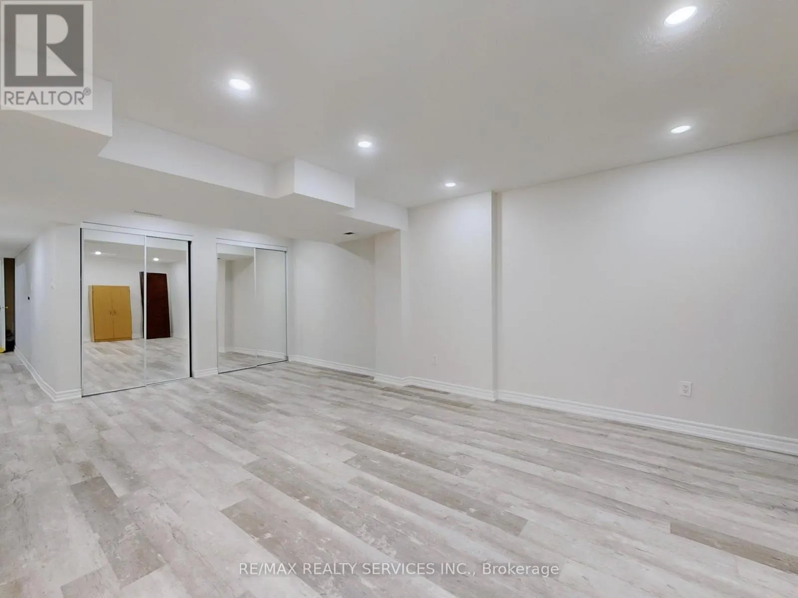 96 - 5230 GLEN ERIN DRIVE