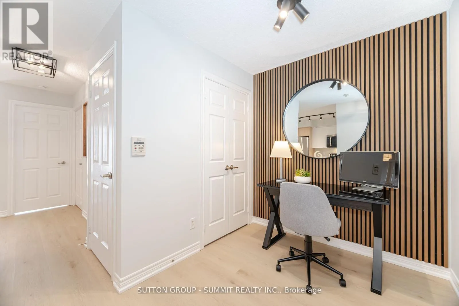 2310 - 310 BURNHAMTHORPE ROAD W